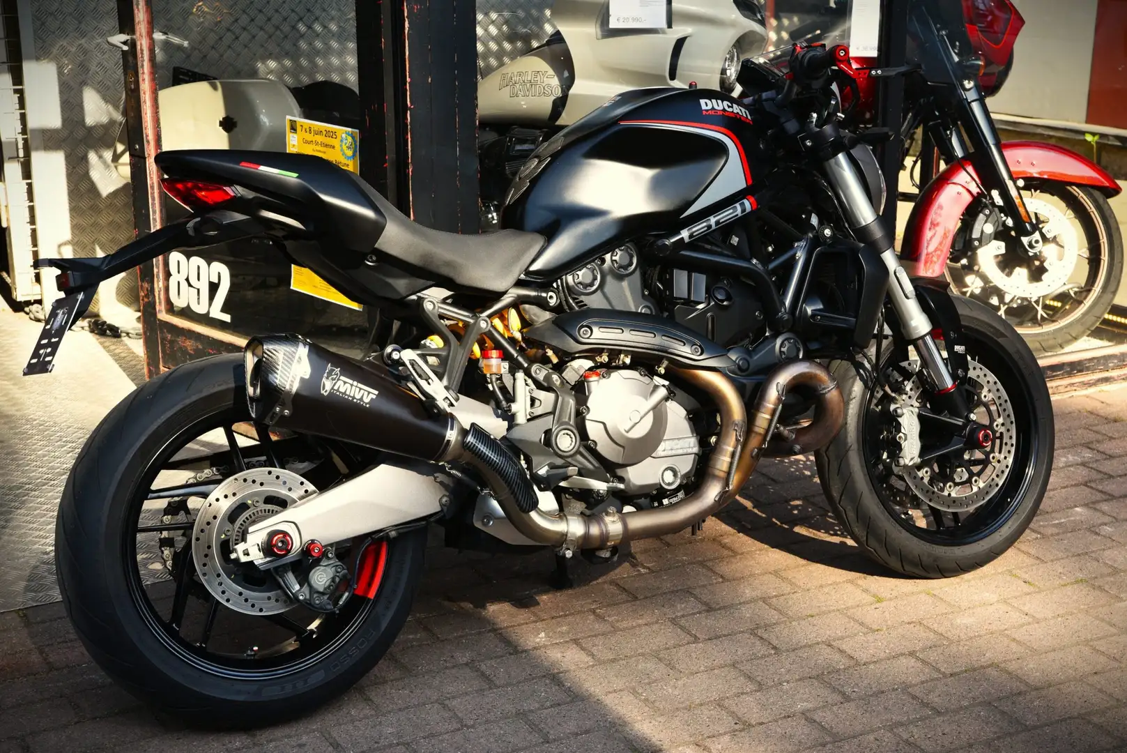 Ducati Monster 821 Stealth - 2