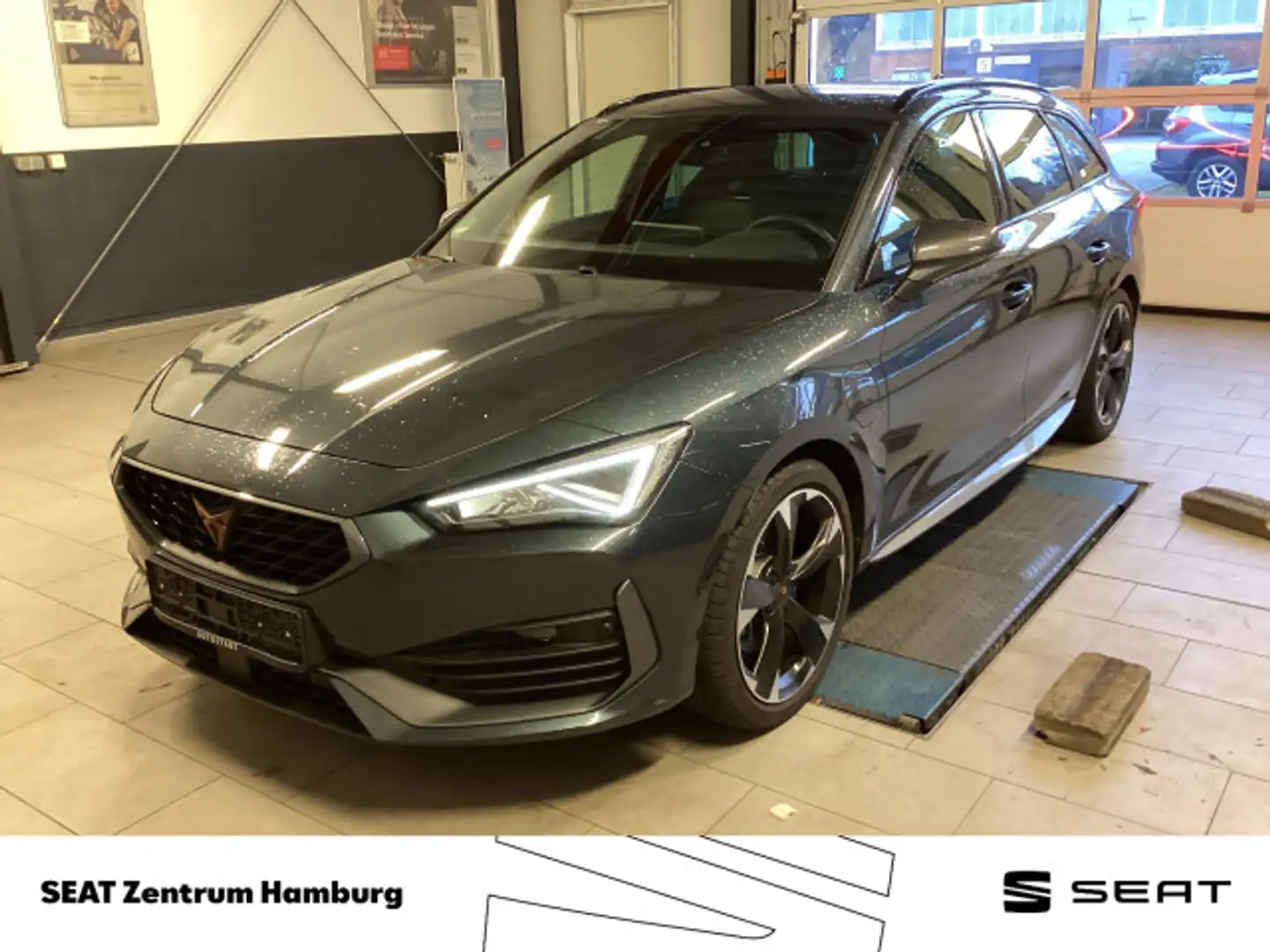 SEAT Leon Sportstourer 1.4 e-HYBRID ACC Cam CarPlay Grau - 1