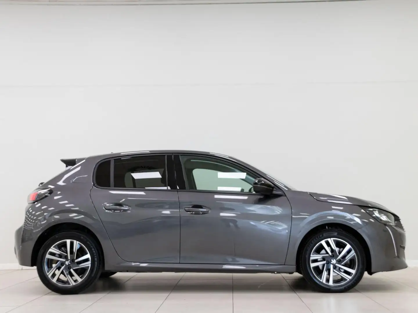 Peugeot 208 PureTech 73kW (100CV) EAT8 Allure Gris - 2