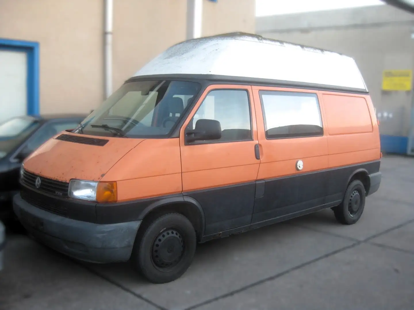 Volkswagen T4 Kombi Lang + Hochdach , Motor 130 Tkm DPF Orange - 1