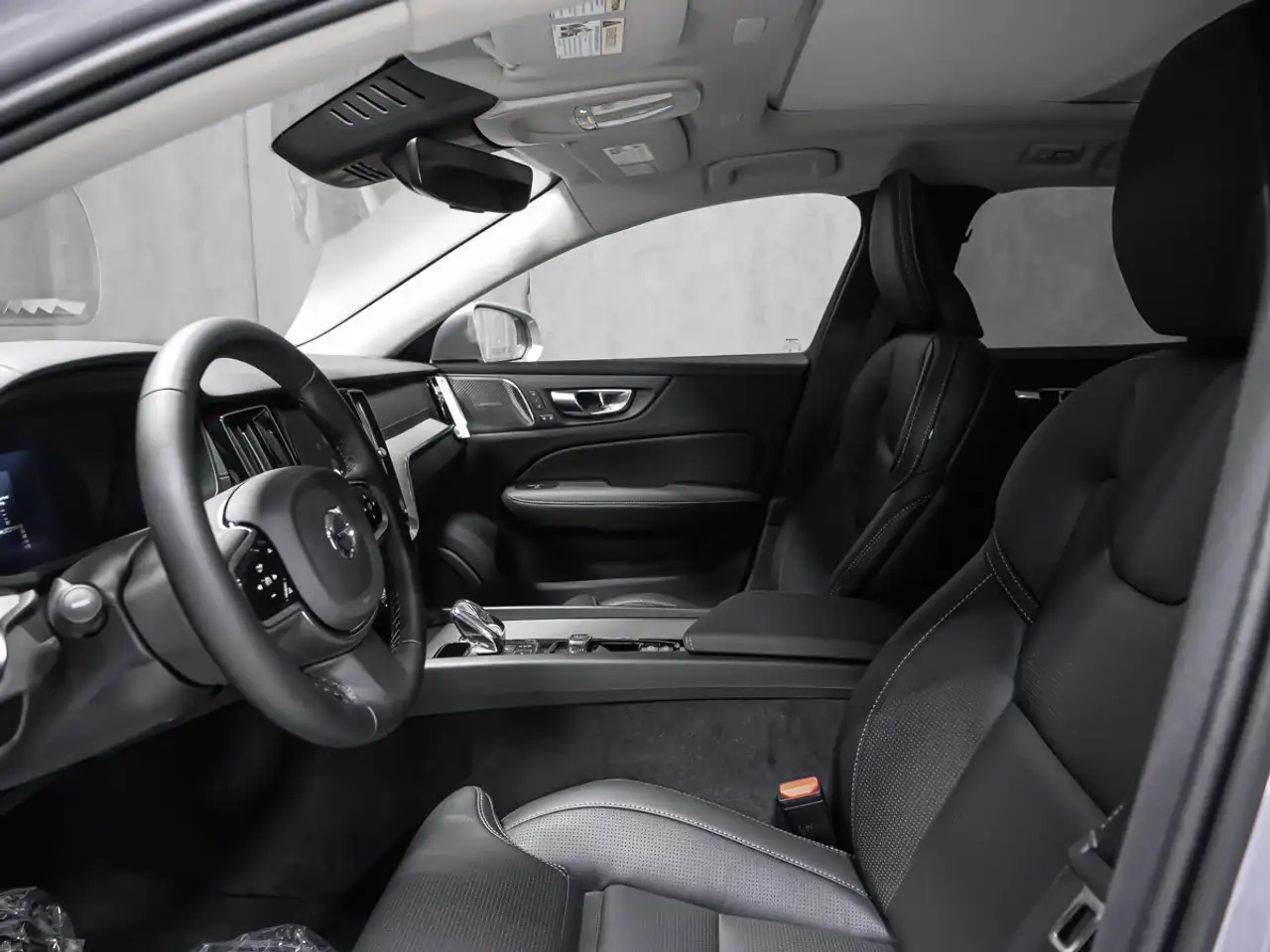 Volvo V60 Cross Country снимка Volvo V60 Cross Country