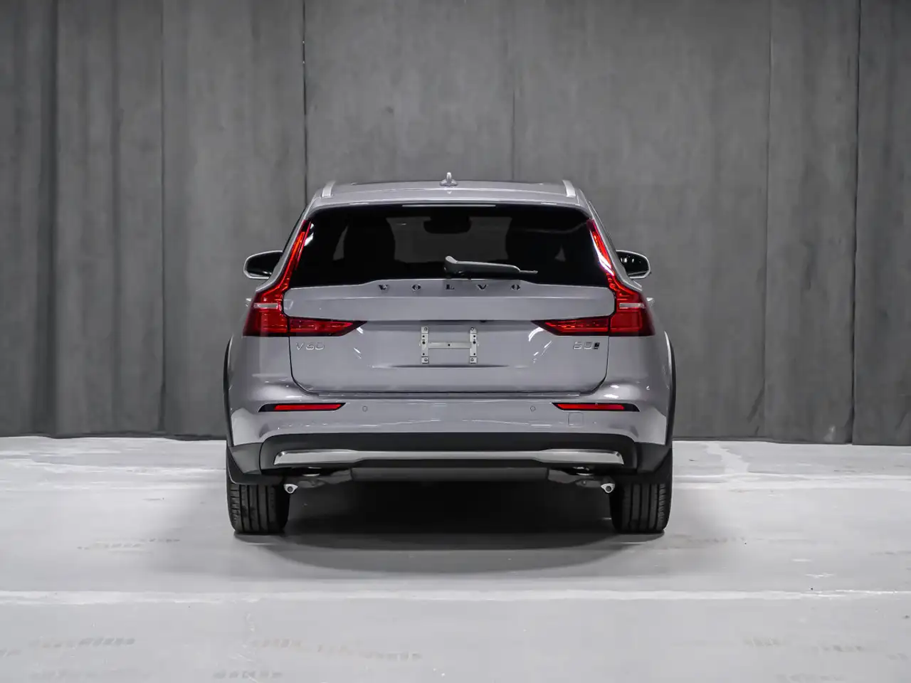 Volvo V60 Cross Country снимка Volvo V60 Cross Country