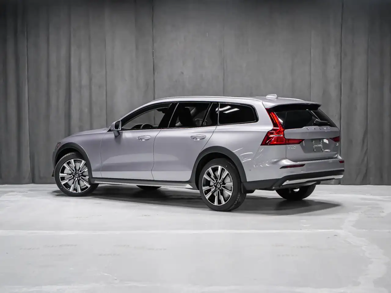 Volvo V60 Cross Country снимка Volvo V60 Cross Country