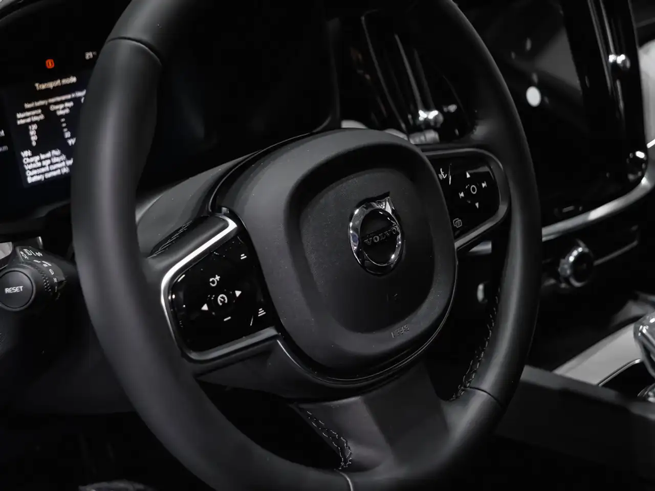 Volvo V60 Cross Country снимка Volvo V60 Cross Country