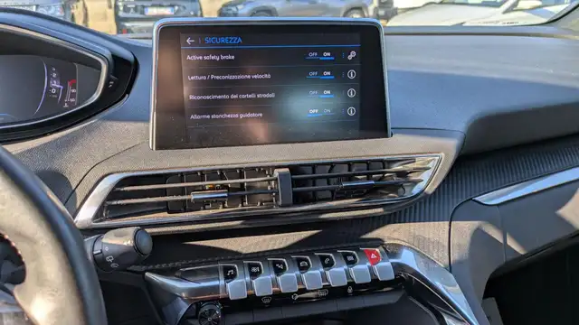 Peugeot 3008 view 15