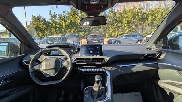 Peugeot 3008 view 9