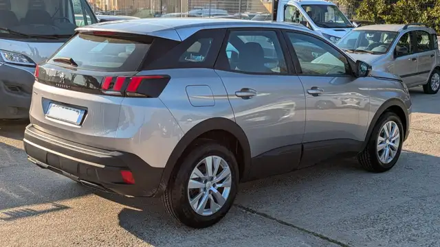 Peugeot 3008 view 5
