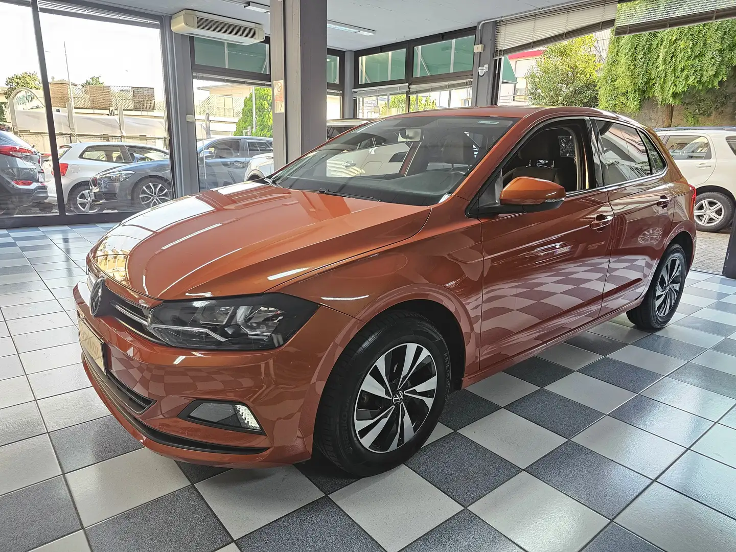 Volkswagen Polo Polo VI 2017 5p 1.0 tsi Highline 95cv Orange - 2