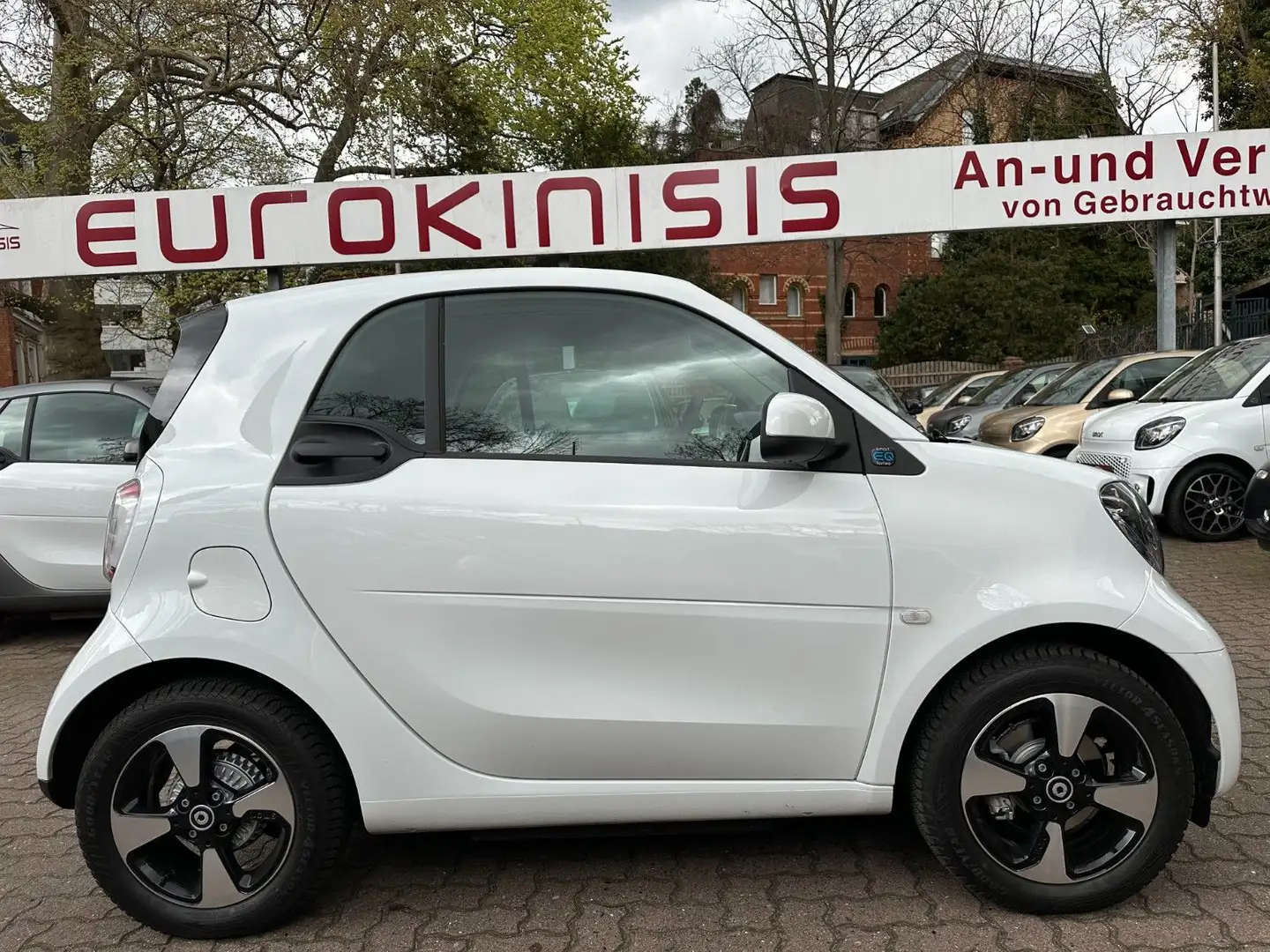 smart forTwo fortwo EQ 60kW*EXCL*PANO*NAVI*PTS*KAM*22kW Weiß - 1