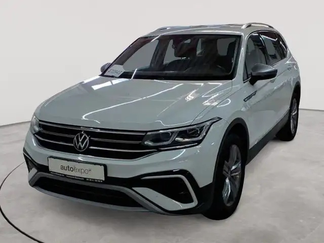 Volkswagen Tiguan view 2