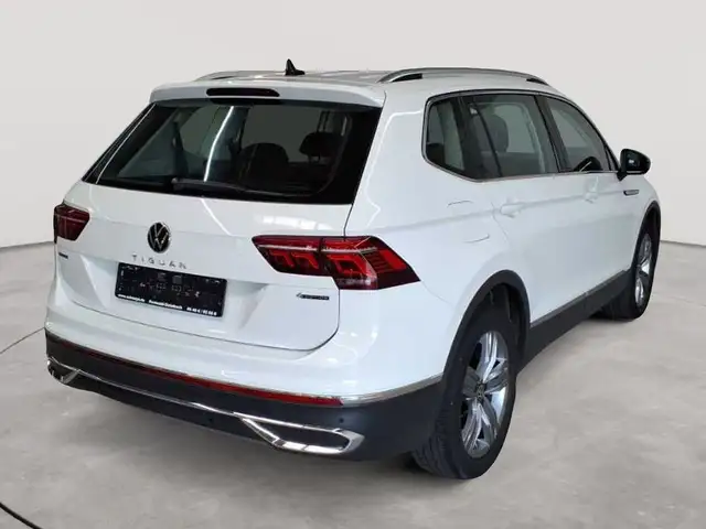 Volkswagen Tiguan view 4