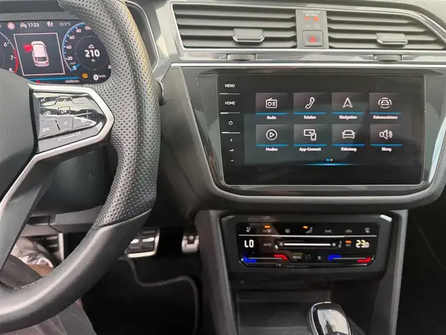 Volkswagen Tiguan Allspace view 10