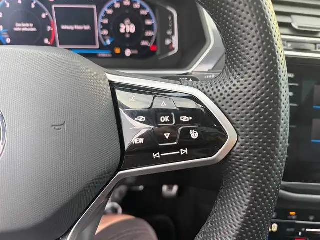 Volkswagen Tiguan Allspace view 12
