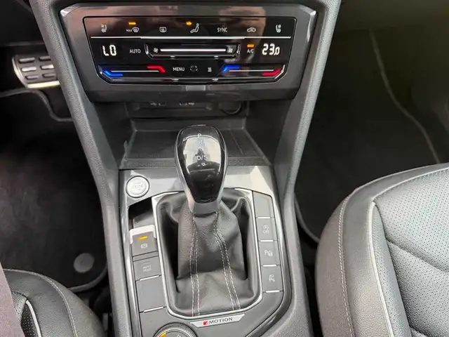 Volkswagen Tiguan Allspace view 13