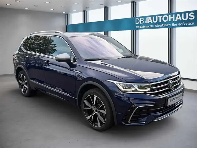 Volkswagen Tiguan Allspace view 2