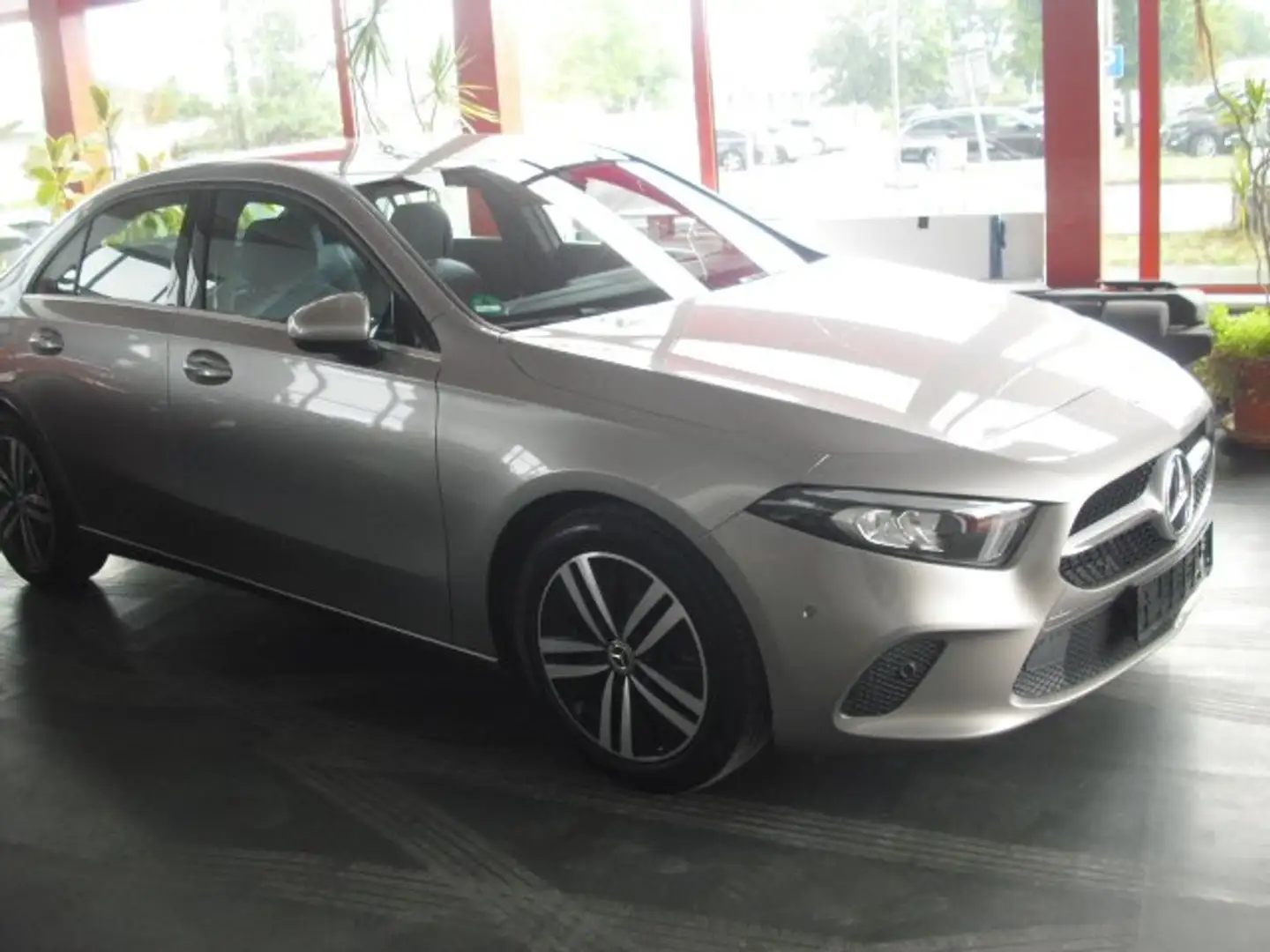 Mercedes-Benz A 220 A 220 4Matic Junge Sterne bis 10/2025 Grau - 2