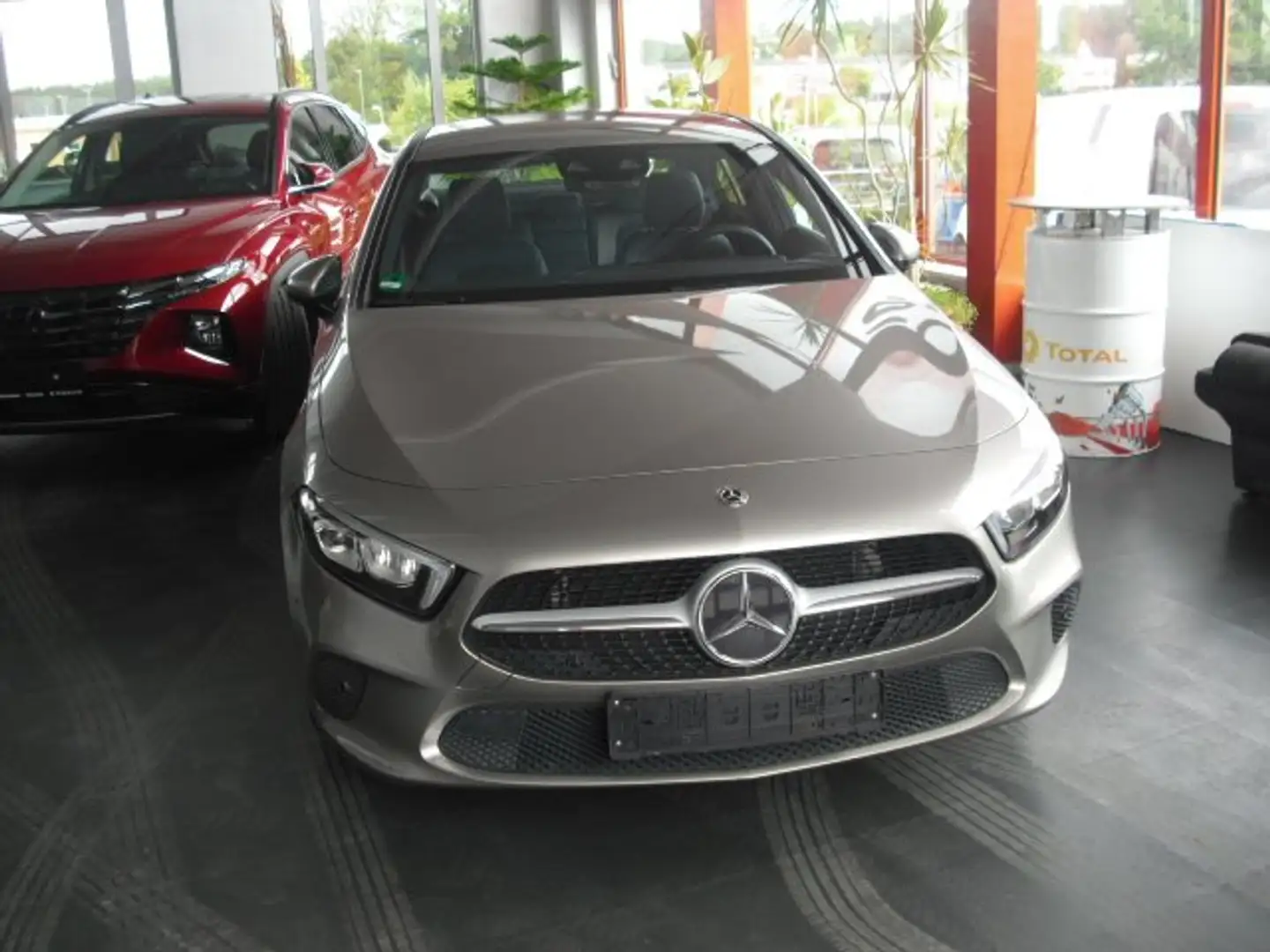 Mercedes-Benz A 220 A 220 4Matic Junge Sterne bis 10/2025 Grau - 1