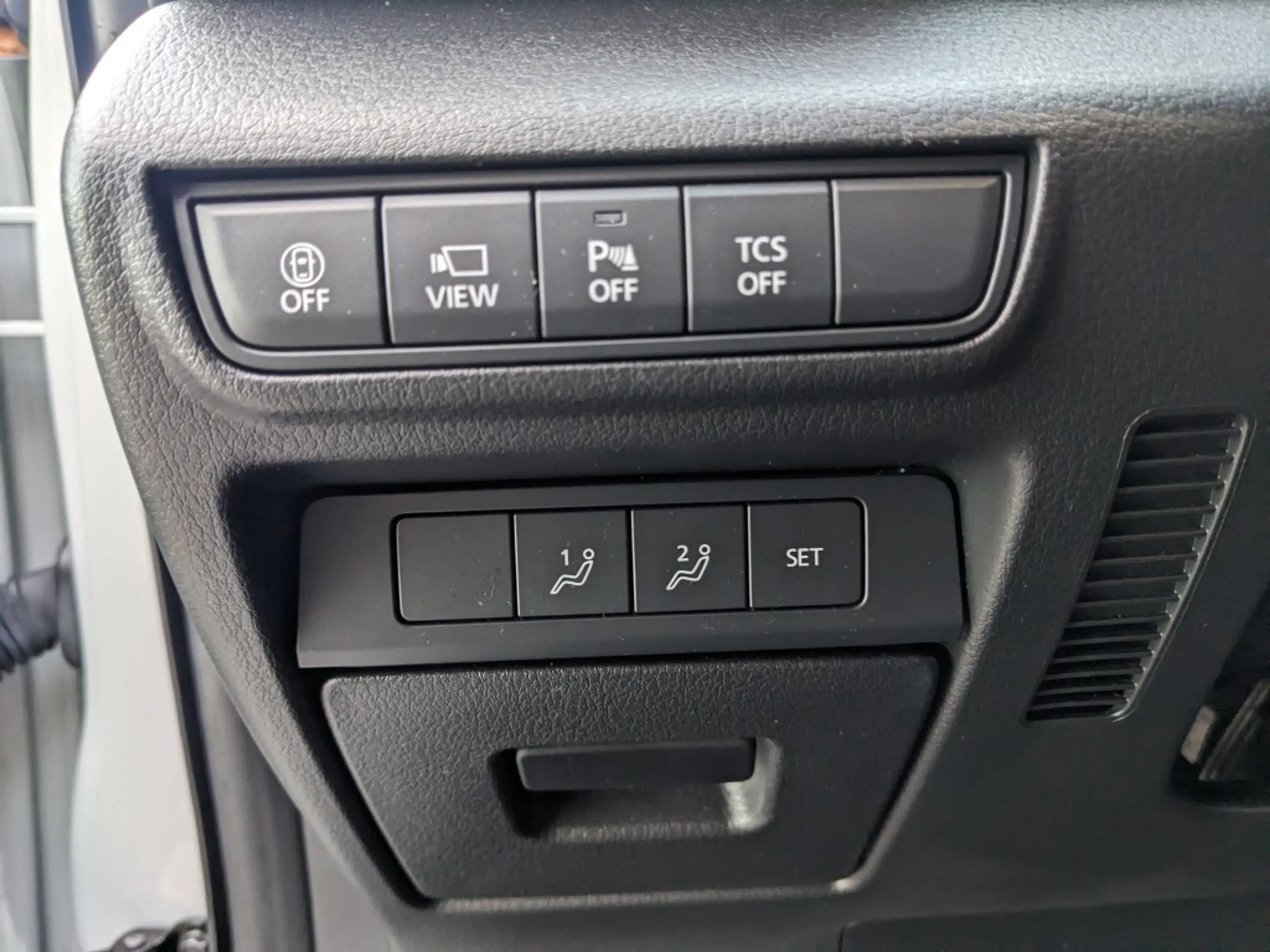 Mazda MX-30 e-SKYACTIV Makoto Premium Urban Expression — photo 15