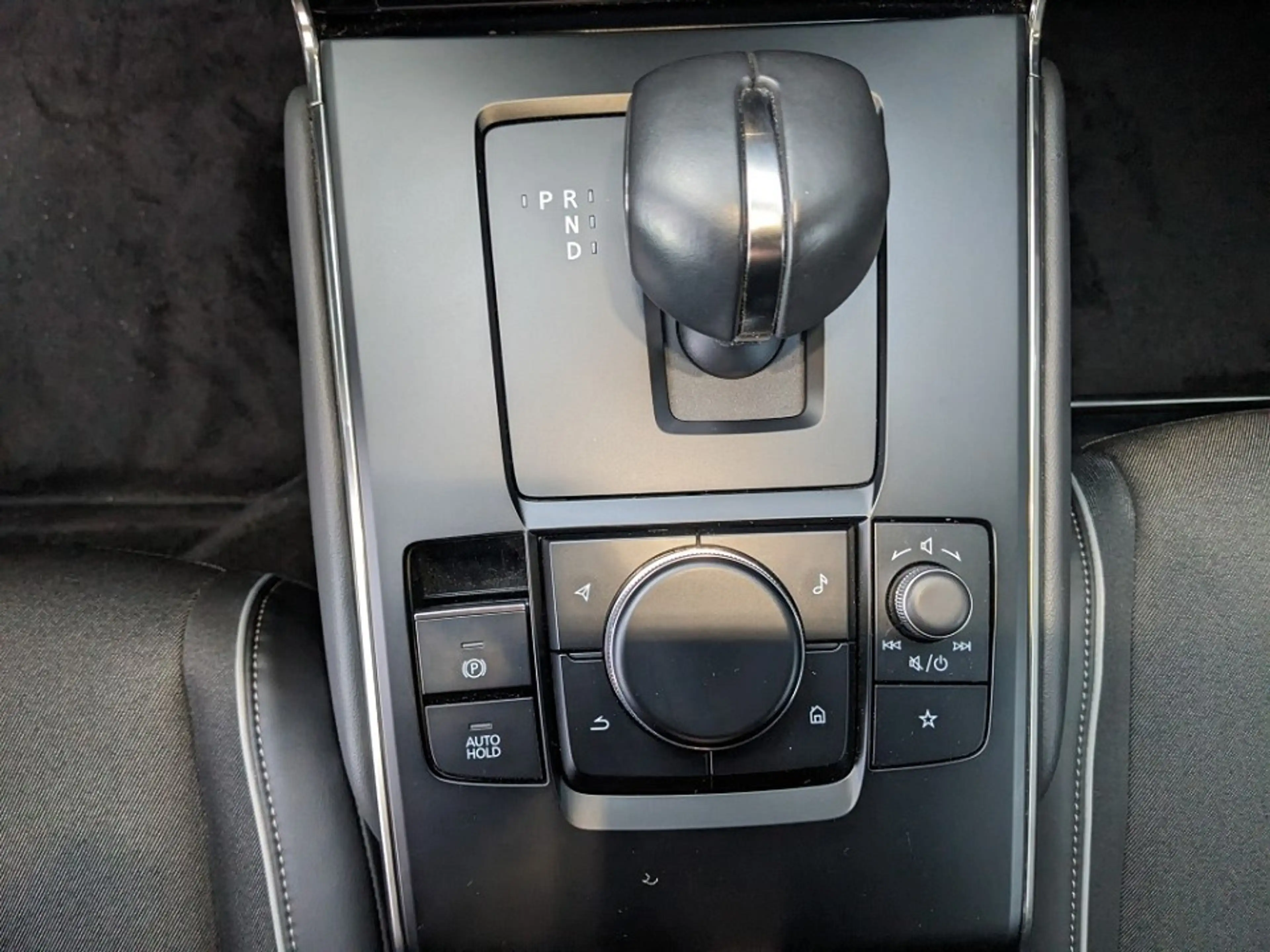 Mazda MX-30 e-SKYACTIV Makoto Premium Urban Expression — photo 14