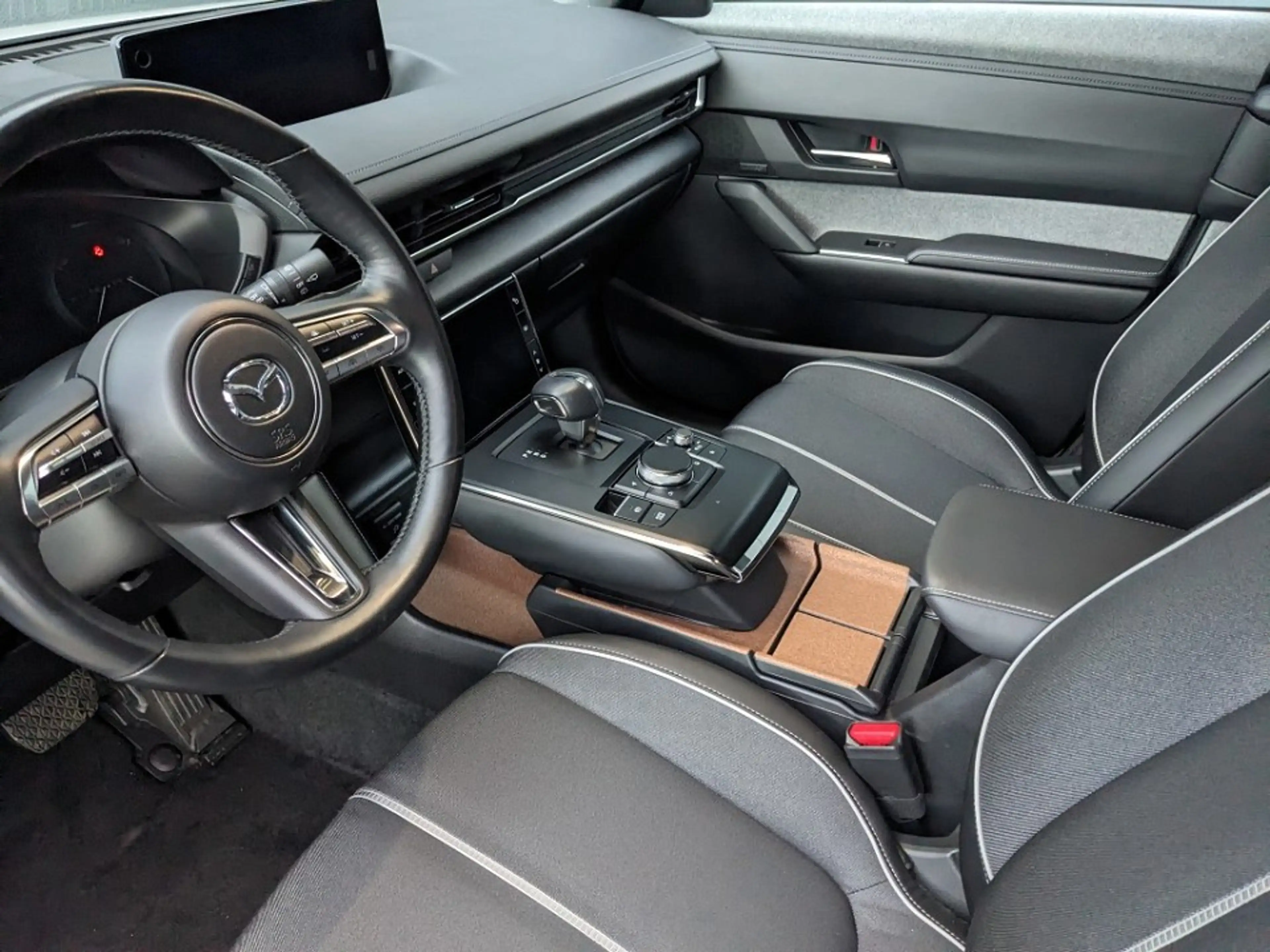 Mazda MX-30 e-SKYACTIV Makoto Premium Urban Expression — photo 8