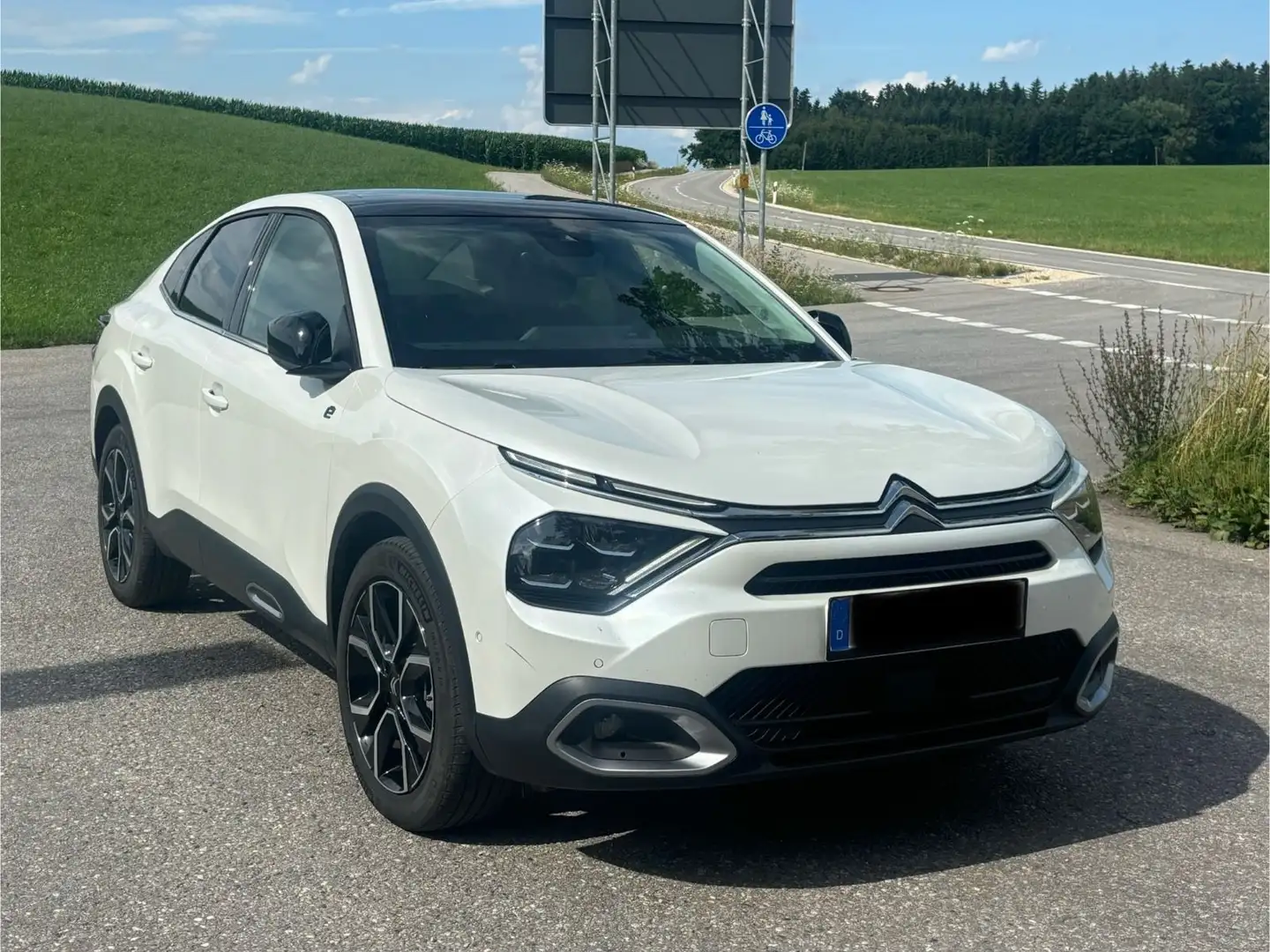 Citroen C4 X ë- Shine / Panorama Weiß - 1