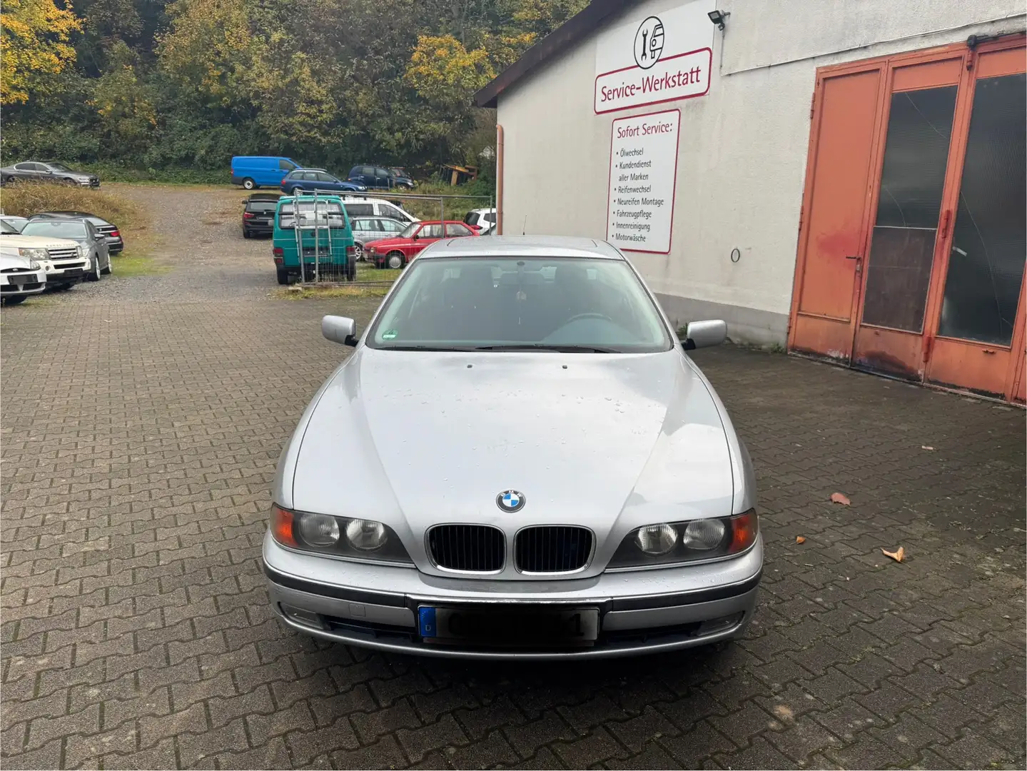 BMW 528 528iA Stříbrná - 2