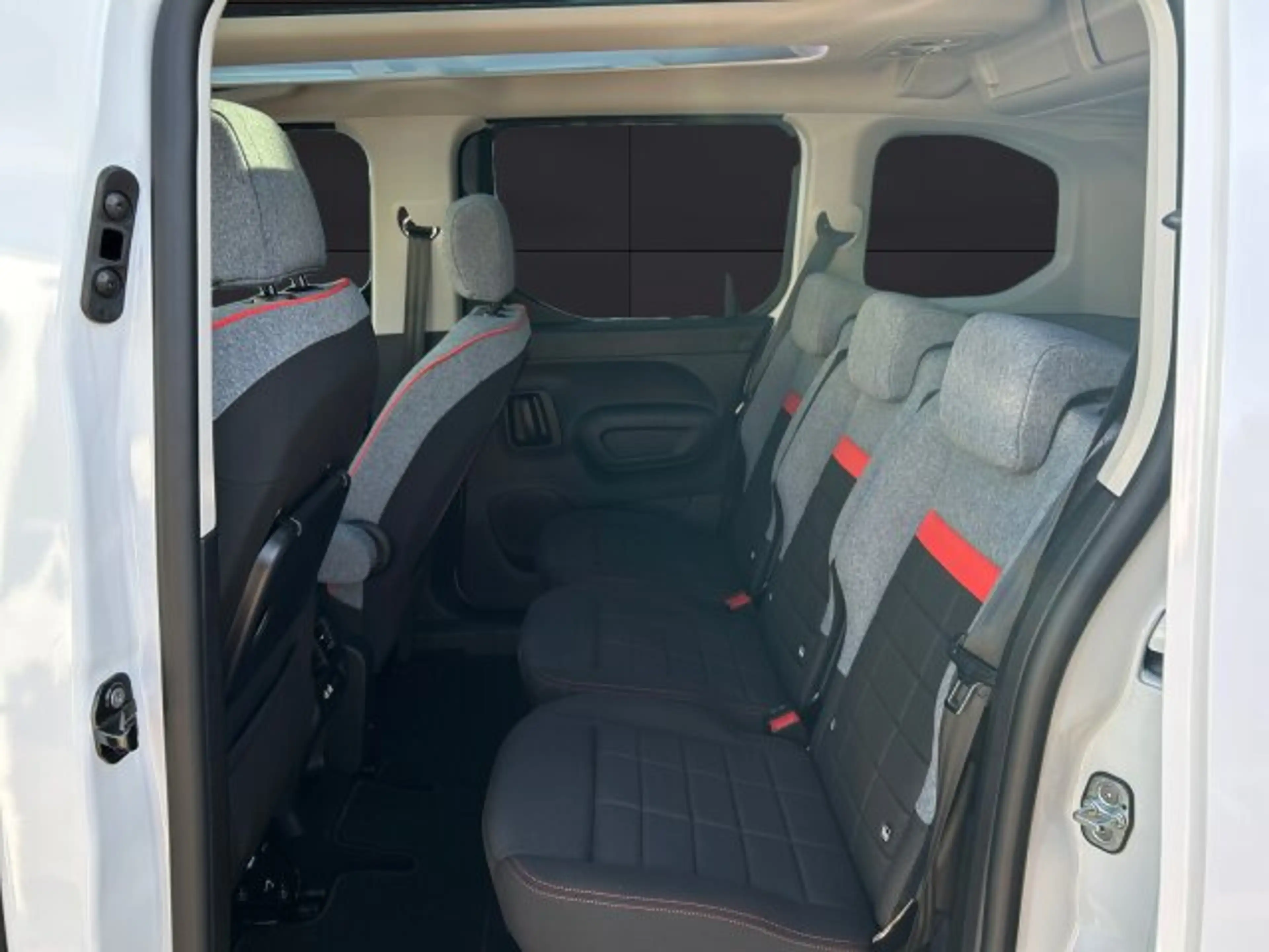 Citroen Berlingo Berlingo MAX 130 M BAR +180°Kamera+Holiday+Navi+ — photo 9