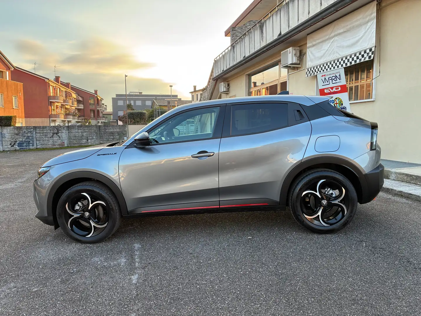 Alfa Romeo Junior Junior 1.2 ibrida Speciale 145cv edct6 Gris - 2