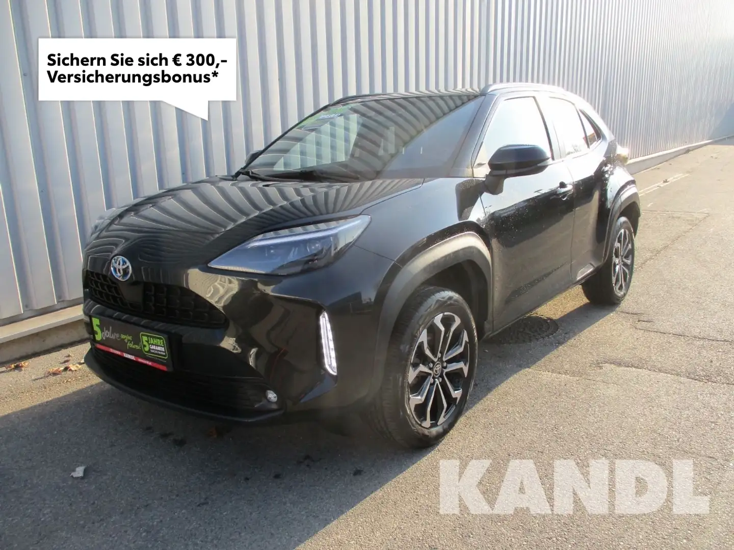 Toyota Yaris Cross 1.5 VVT-i Hybrid Active Drive Aut. Schwarz - 1