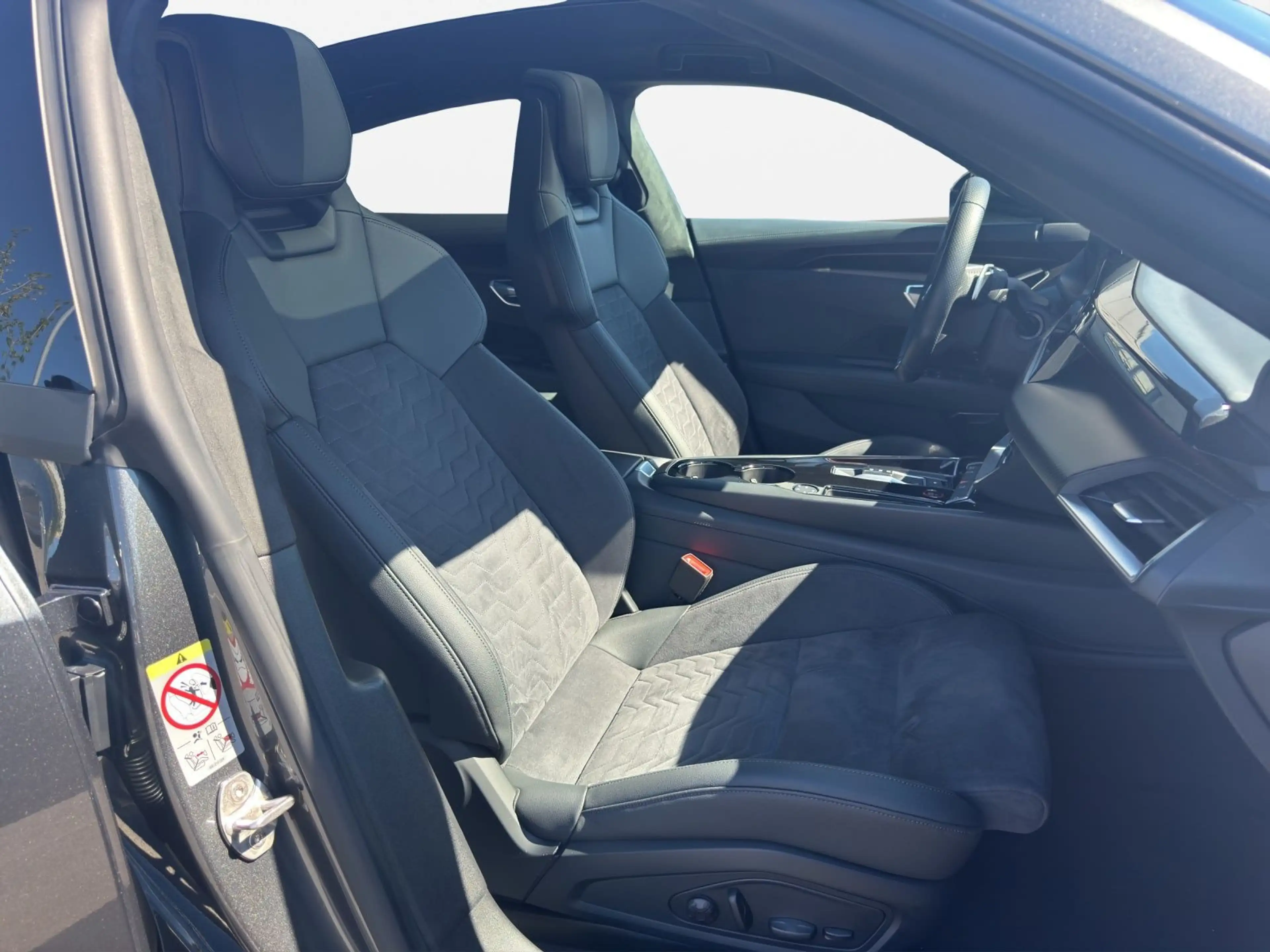 Audi e-tron GT e-tron GT QUATTRO *MATRIX*PANO*HEADUP*KAMERA*B&O — photo 4