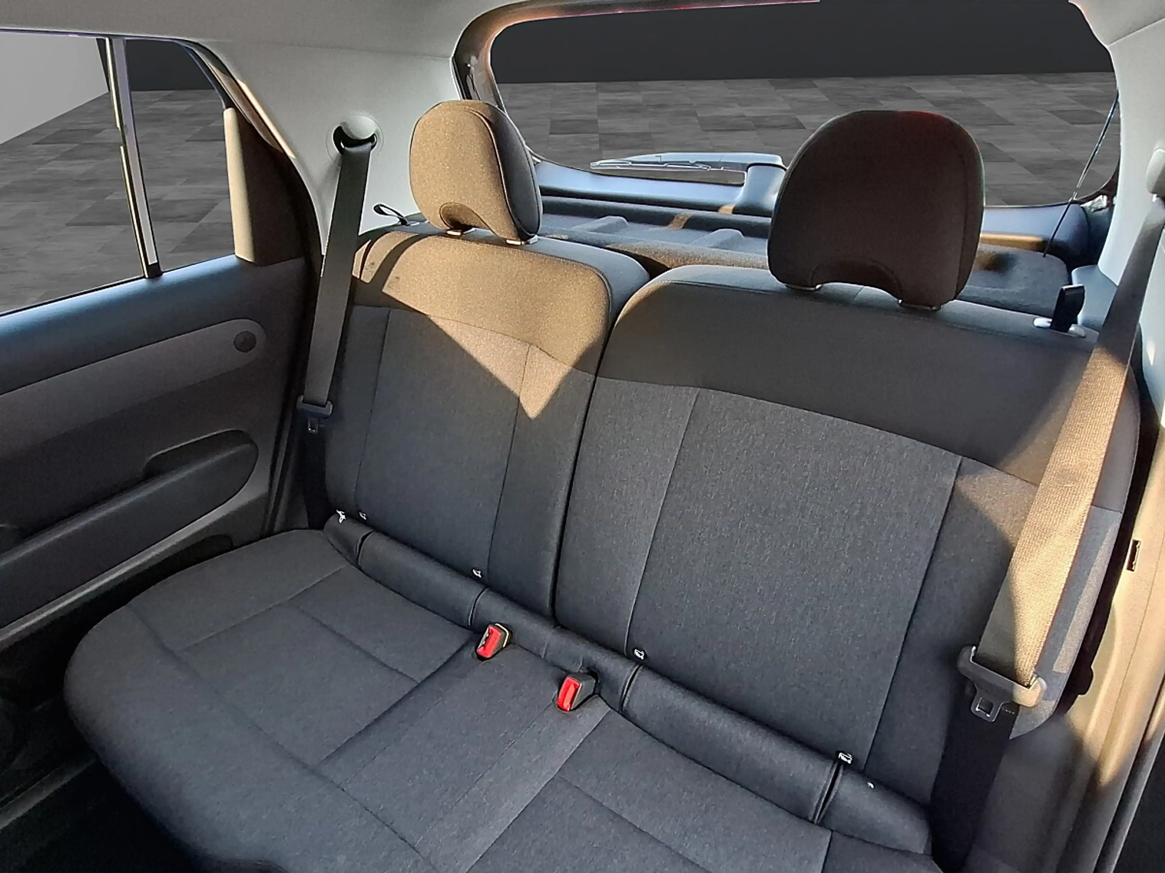 Hyundai Inster Elektro 49 kWh Smart Line Elektro 2WD — photo 11