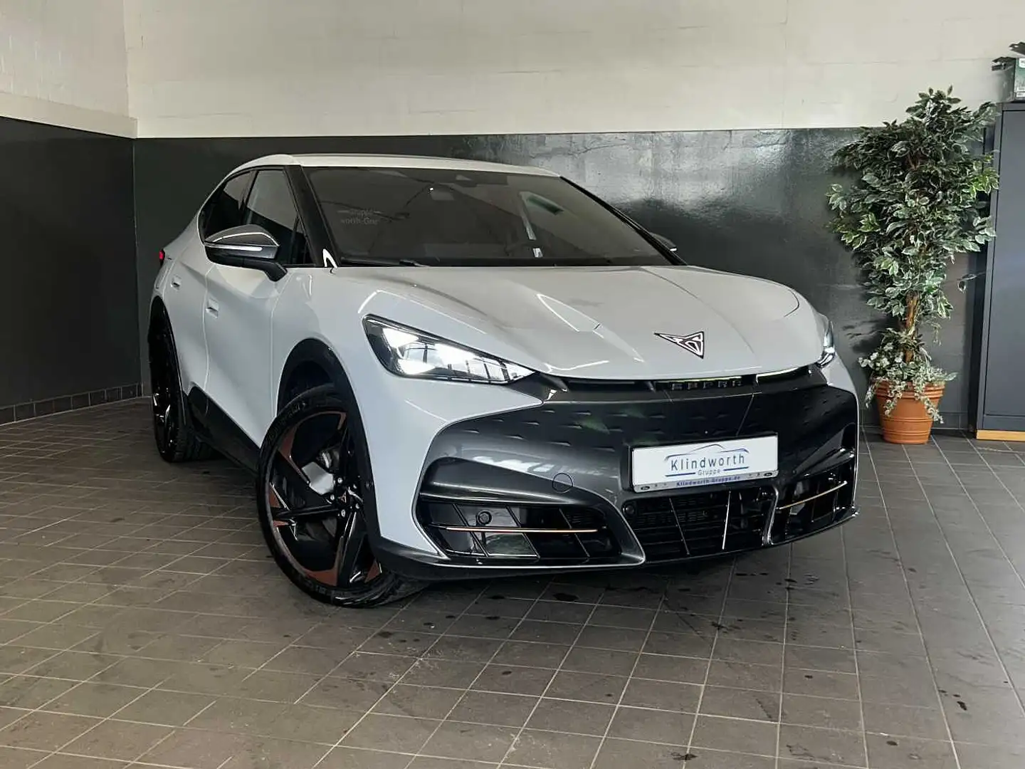 CUPRA Tavascan 250kW/82kWh 4Drive VZ +AHK+Pano Срібний - 2