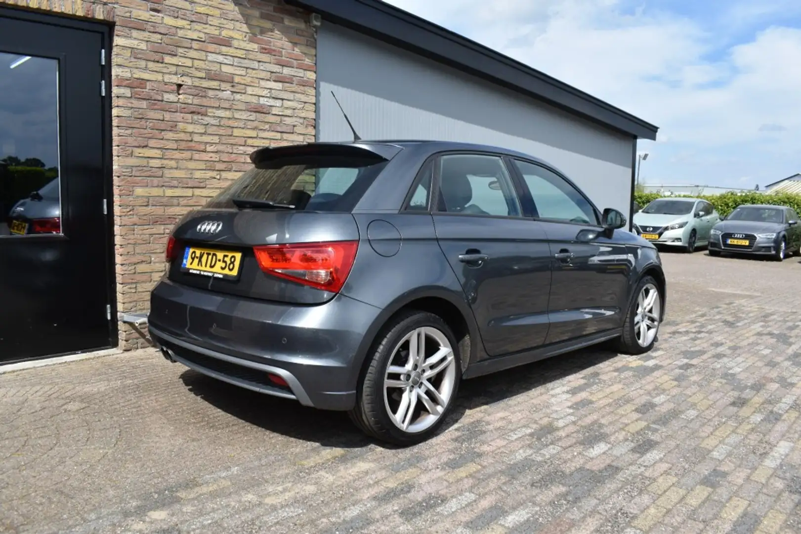 Audi A1 1.4 TFSI PRO LINE S, Navi, AUT, Cruise, Xenon Серый - 2