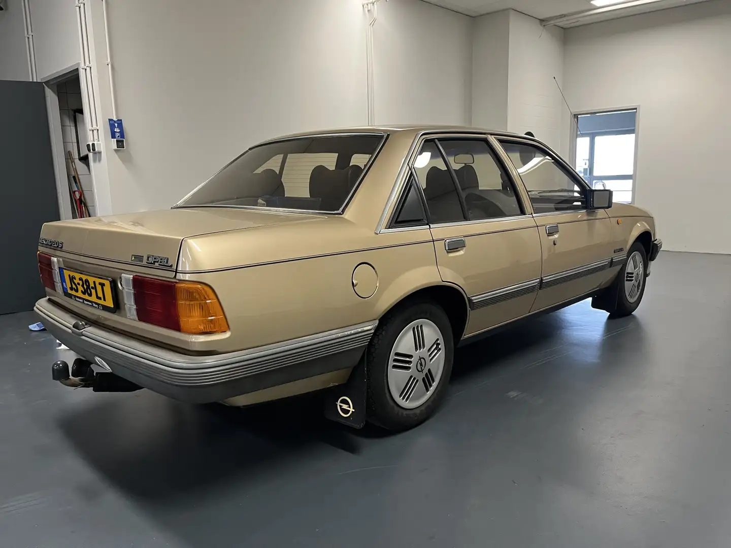 Opel Rekord 2.0 S Berlina met een recent Taxatie  van 13.500,0 Beige - 2