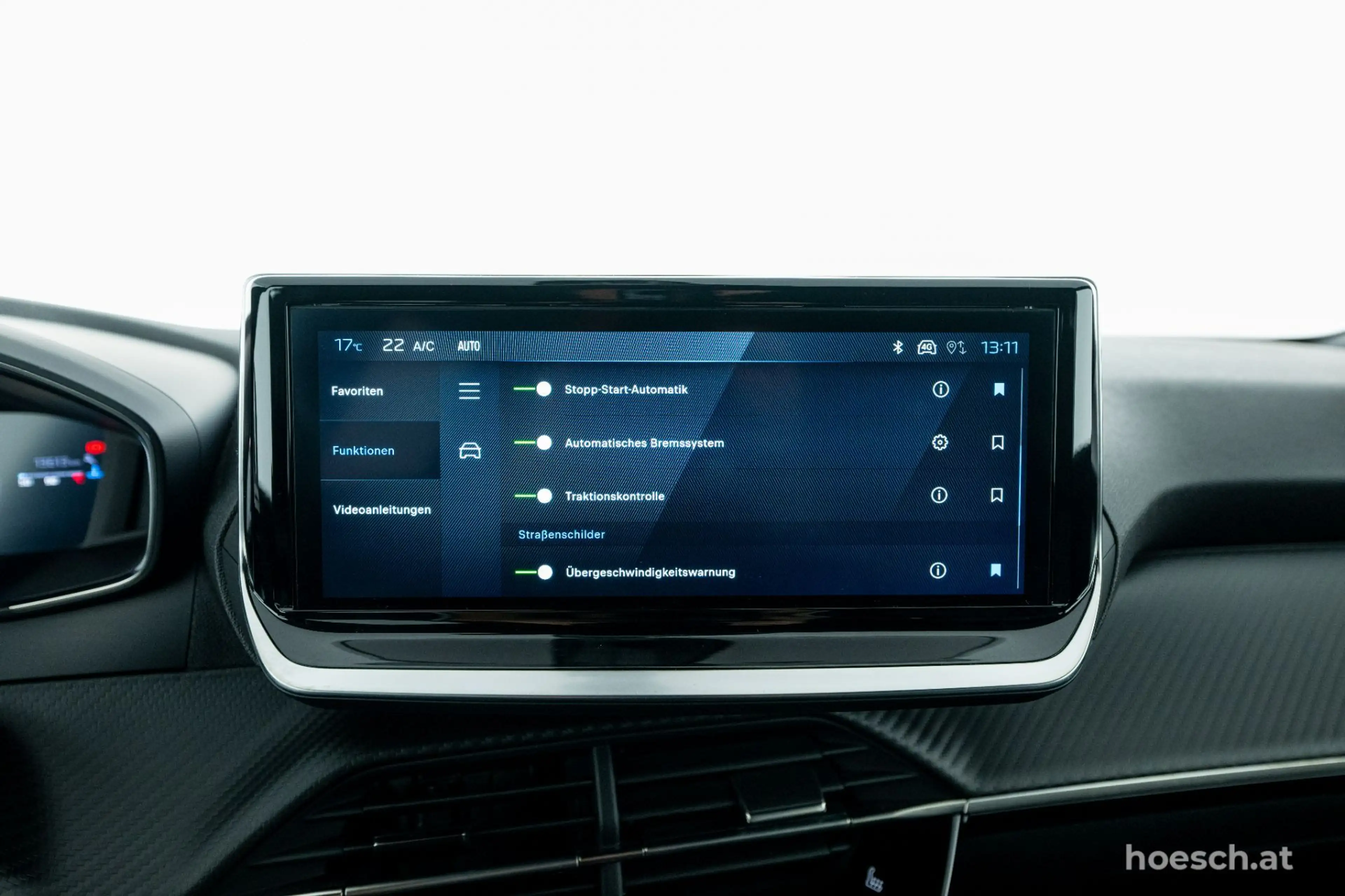 Peugeot 2008 Puretech 130 Allure Aut. NAVI ACC KAMERA ++ — photo 14