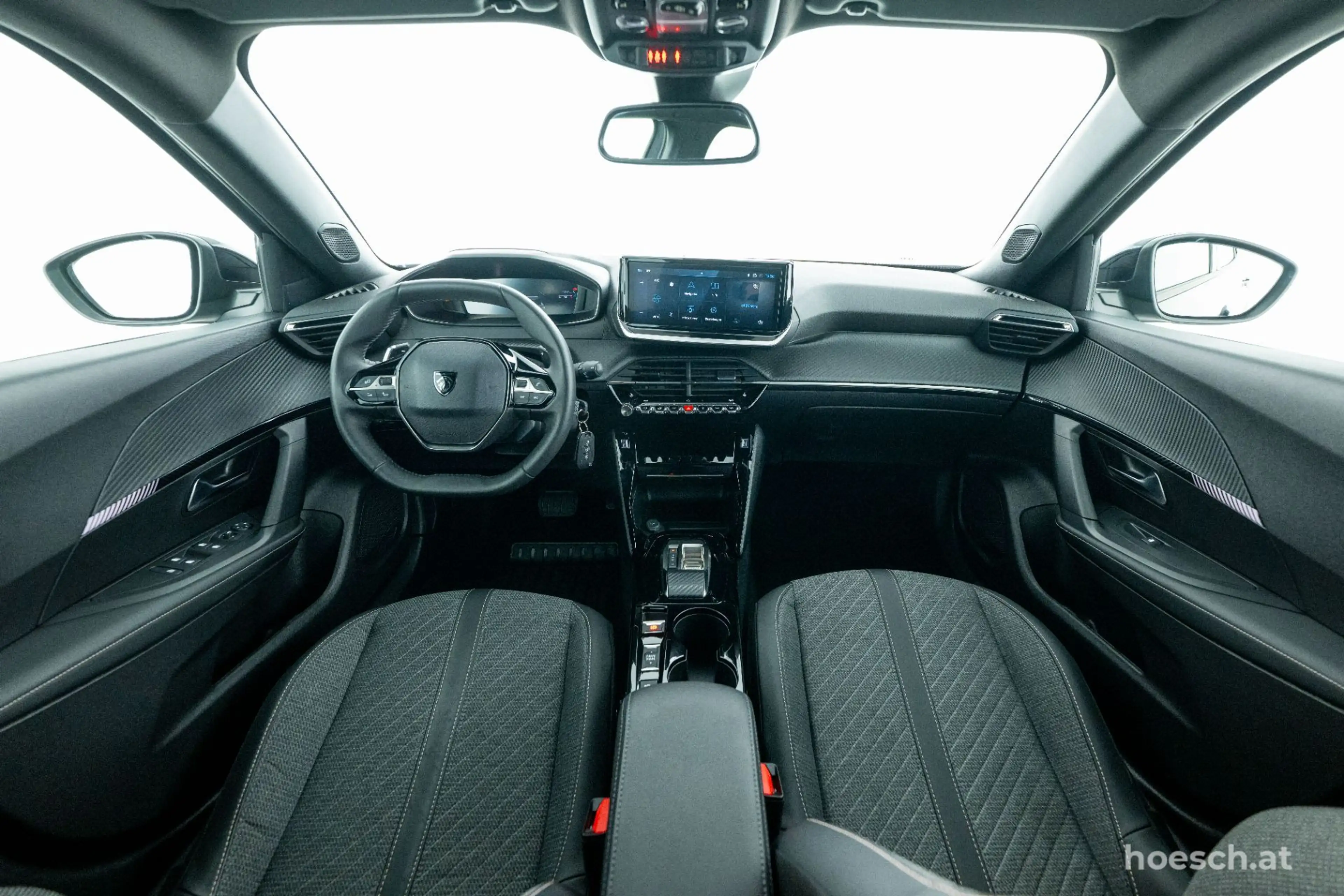 Peugeot 2008 Puretech 130 Allure Aut. NAVI ACC KAMERA ++ — photo 5