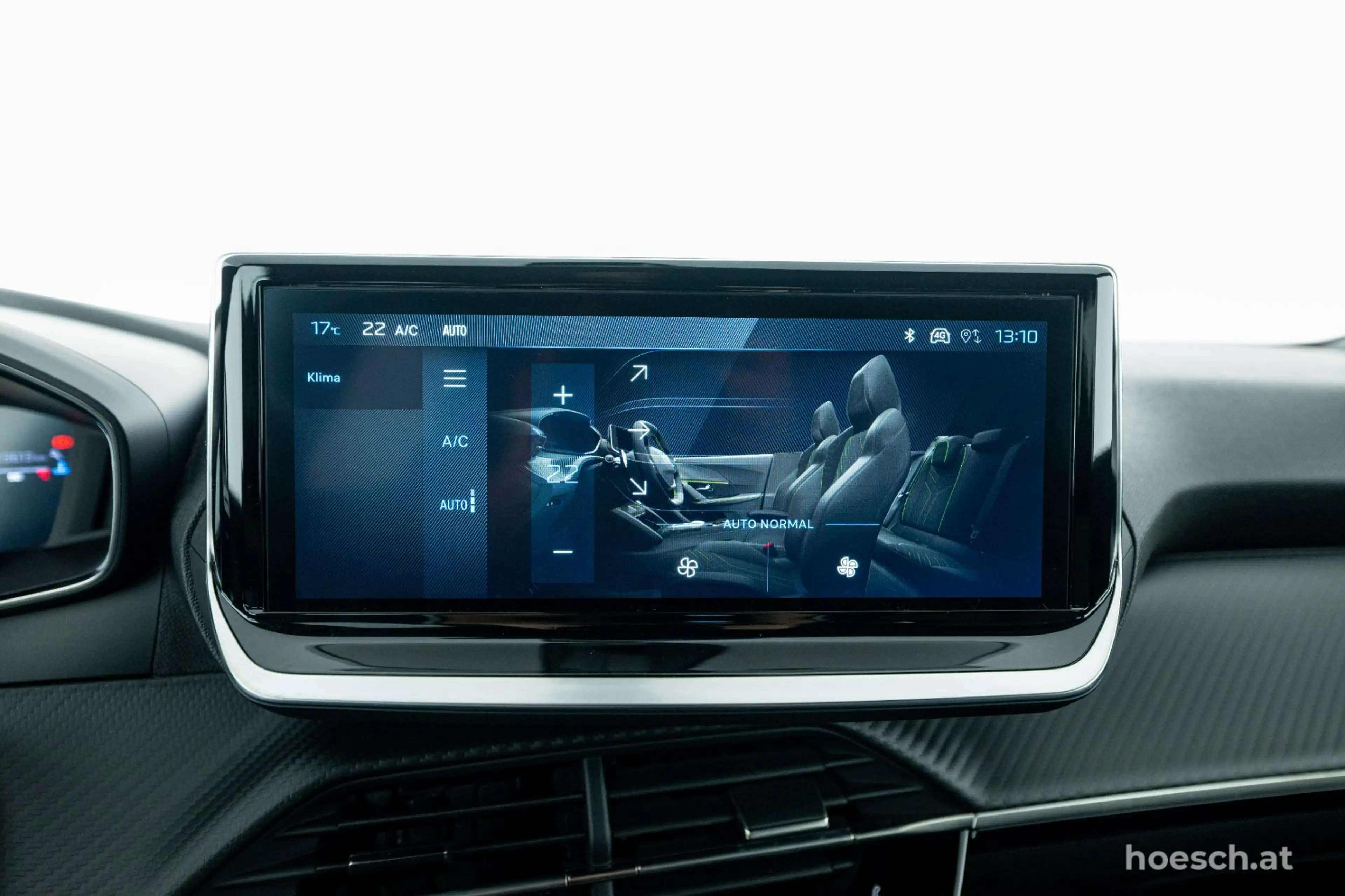 Peugeot 2008 Puretech 130 Allure Aut. NAVI ACC KAMERA ++ — photo 11