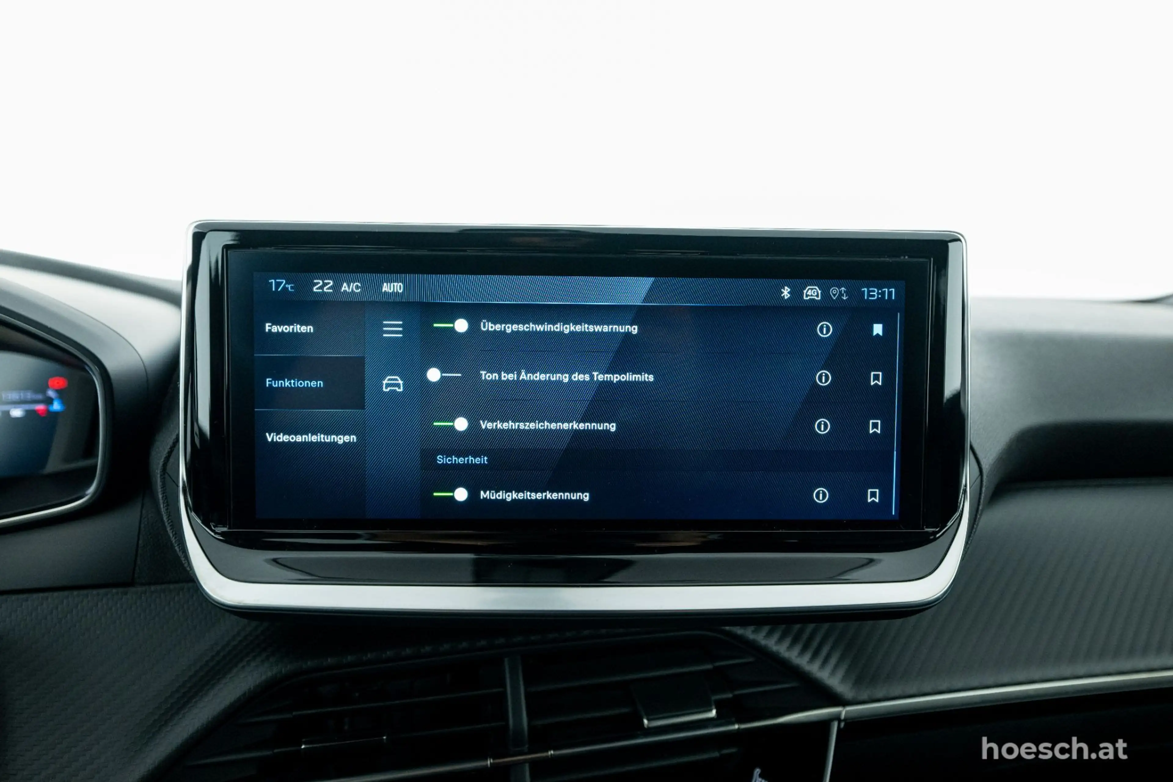 Peugeot 2008 Puretech 130 Allure Aut. NAVI ACC KAMERA ++ — photo 15