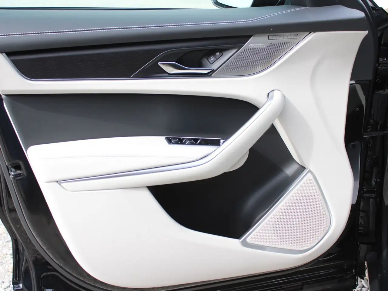 Jaguar F-Pace снимка Jaguar F-Pace