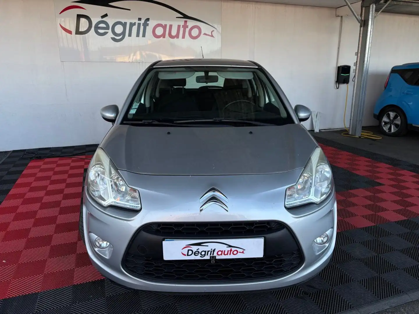 Citroen C3 1.4i Airdream Attraction Grijs - 2