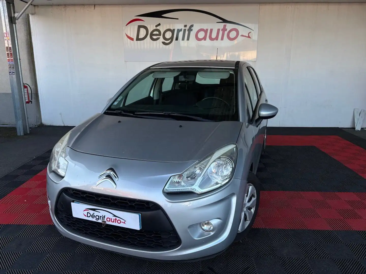 Citroen C3 1.4i Airdream Attraction Grijs - 1