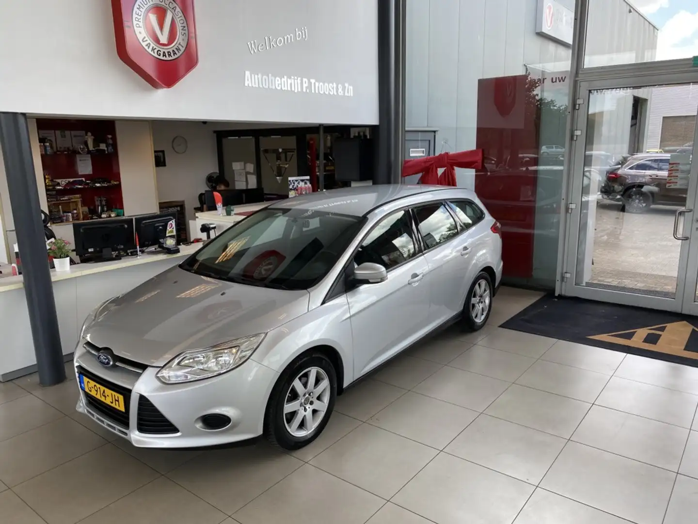 Ford Focus Wagon 1.6 TI-VCT Titanium,Navigatie,Stoelverwarmin Grijs - 2