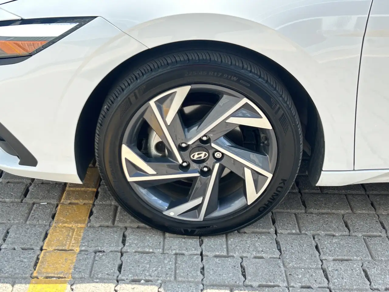 Hyundai ELANTRA снимка Hyundai ELANTRA