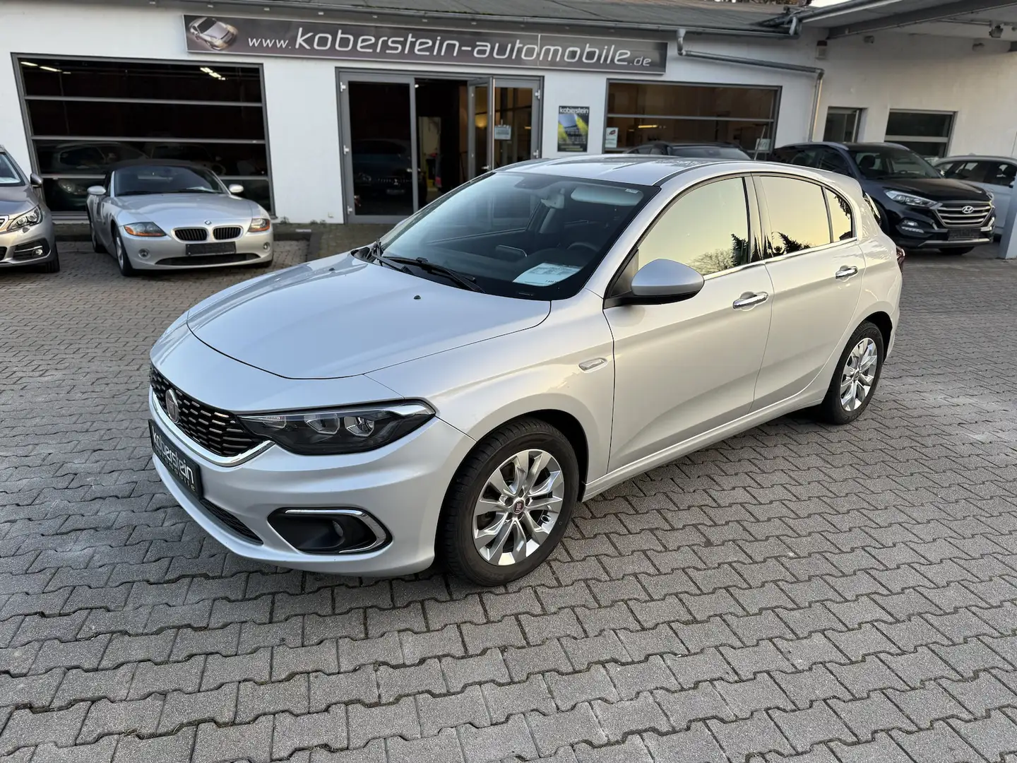 Fiat Tipo Lounge*1.Hand,Navi,Automatik,Scheckheft* Grau - 1