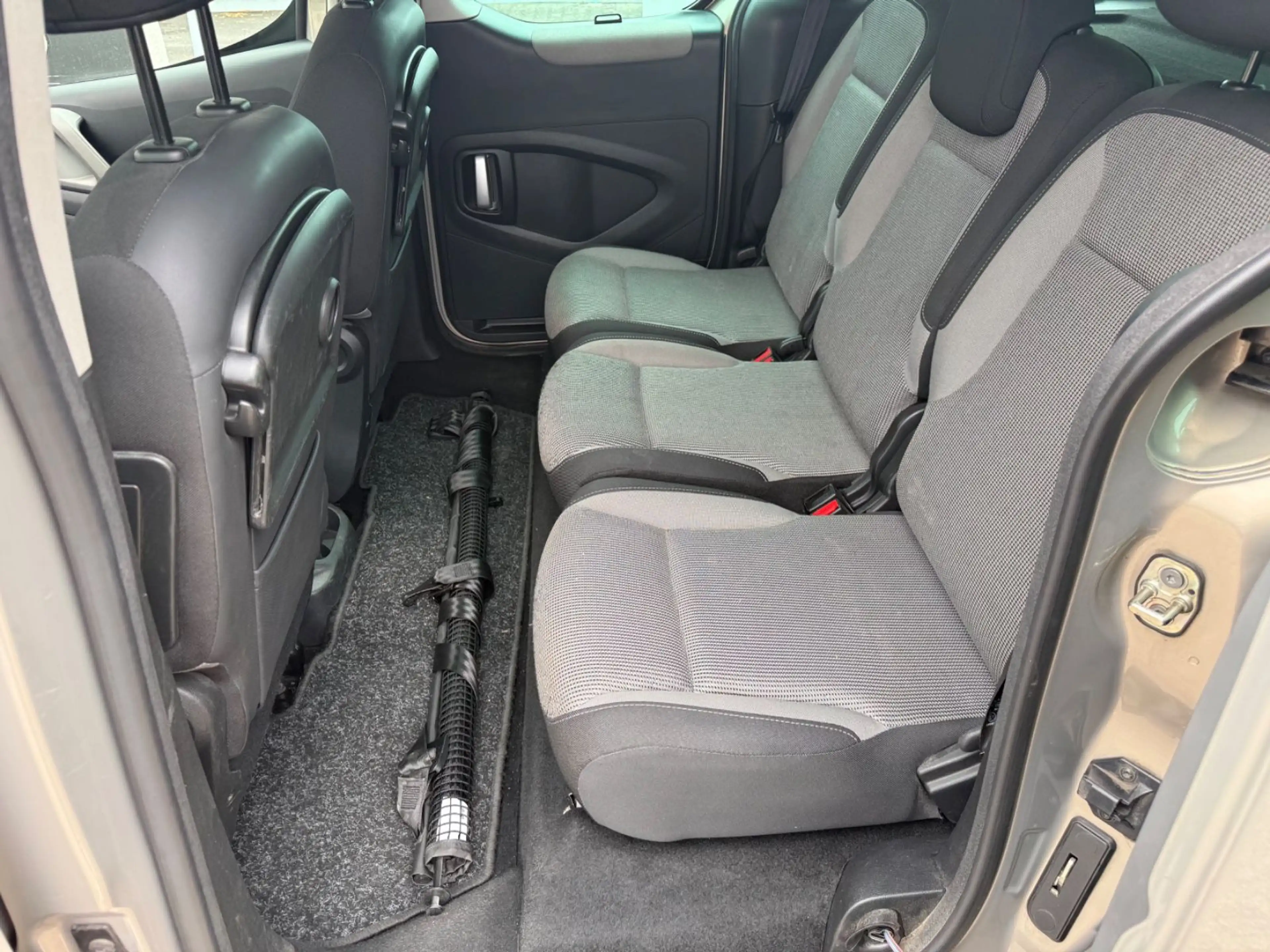 Peugeot Partner Tepee Premium+ 1 Hand + PDC+SITZHEIZUNG+ — photo 7