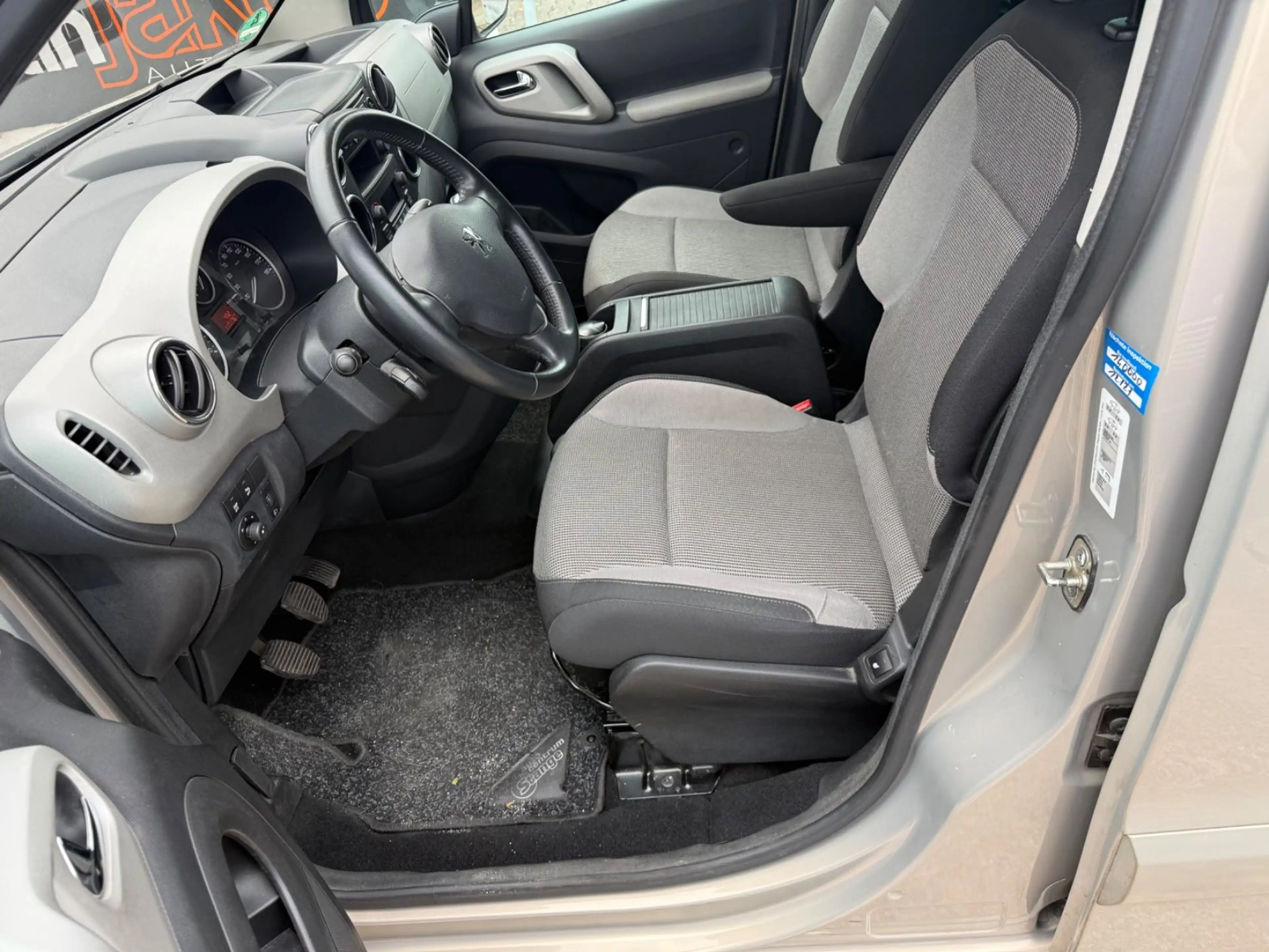 Peugeot Partner Tepee Premium+ 1 Hand + PDC+SITZHEIZUNG+ — photo 11