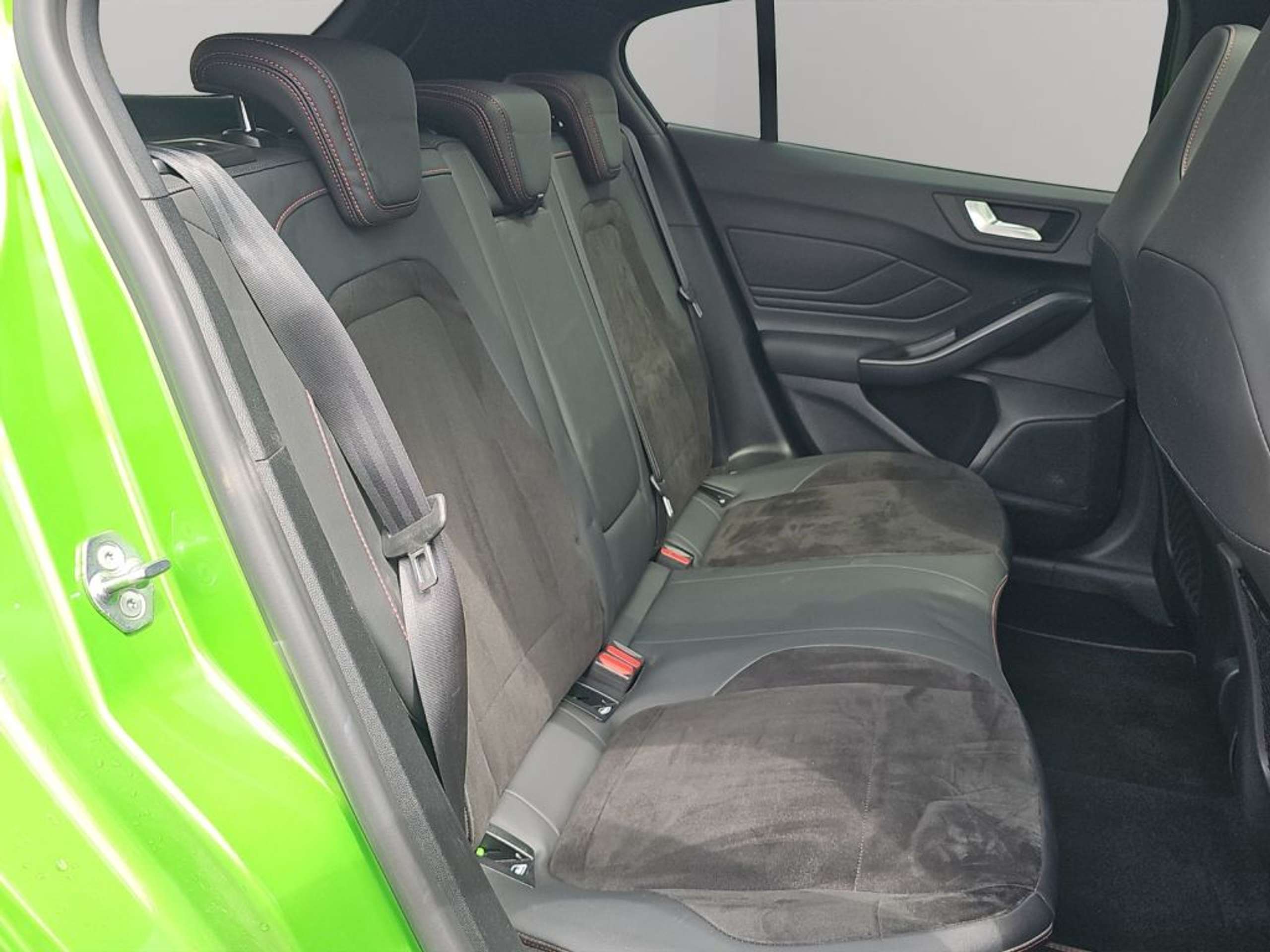 Fahrzeugabbildung Ford Focus 2.3 EcoBoost S&S Aut. ST X - mit KI generiert/bearbeitet