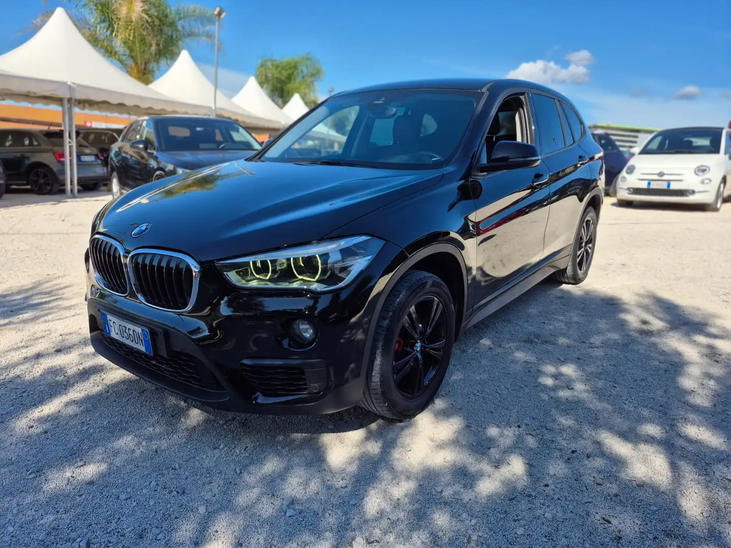BMW X1 X1 F48 sdrive18d auto Schwarz - 1