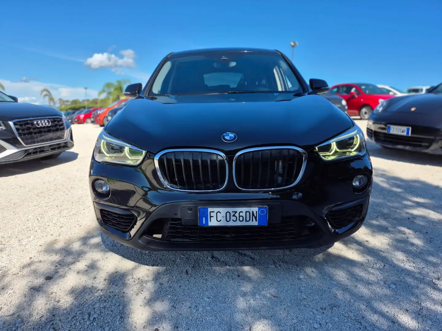 BMW X1 X1 F48 sdrive18d auto Schwarz - 2