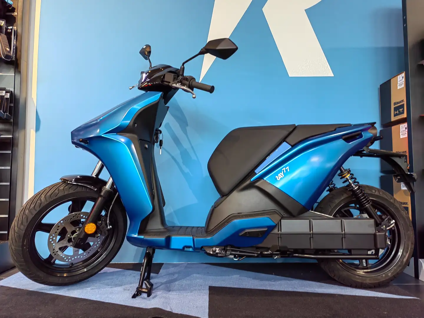 Ray 7.7 Elektromotoroller Premium 125er Blue - 2